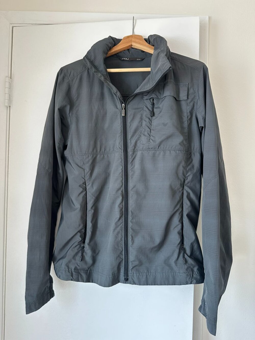 Nau Gray Lightweight Hooded Jacket Windbreaker Men's Small Zip Outdoor Hiking